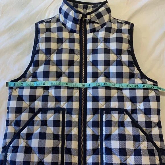 J. Crew Down Buffalo Check Puffer Vest Navy/White Medium EUC Reposhed - Picture 10 of 16